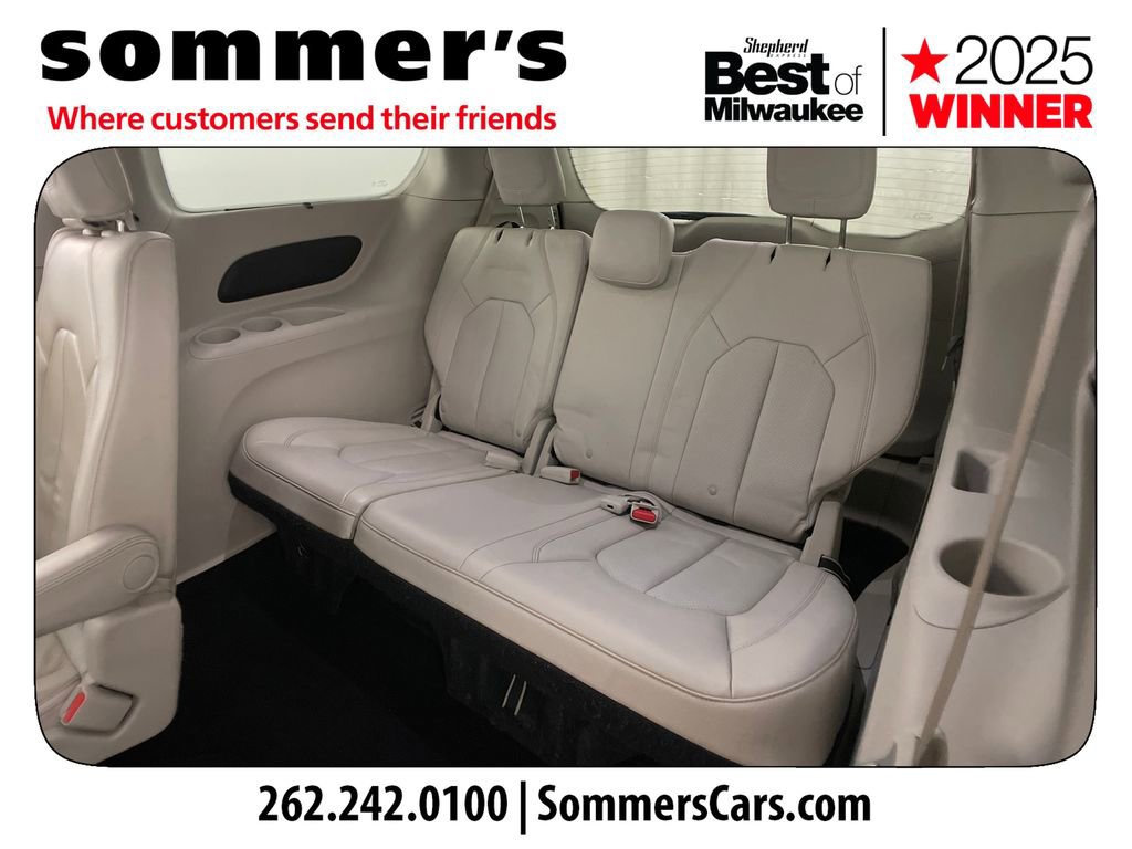Used 2018 Chrysler Pacifica Touring-L image 25