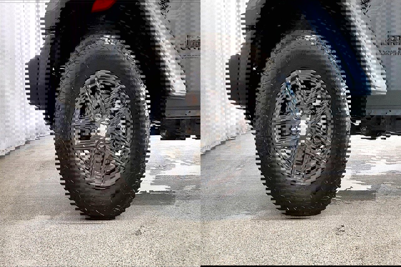 Used 2024 Jeep Wrangler Sport S image 8