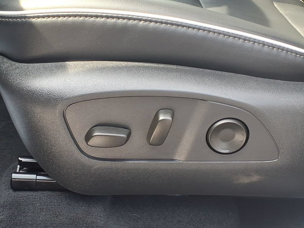 Certified 2025 Buick Enclave Preferred AWD/4WD image 12