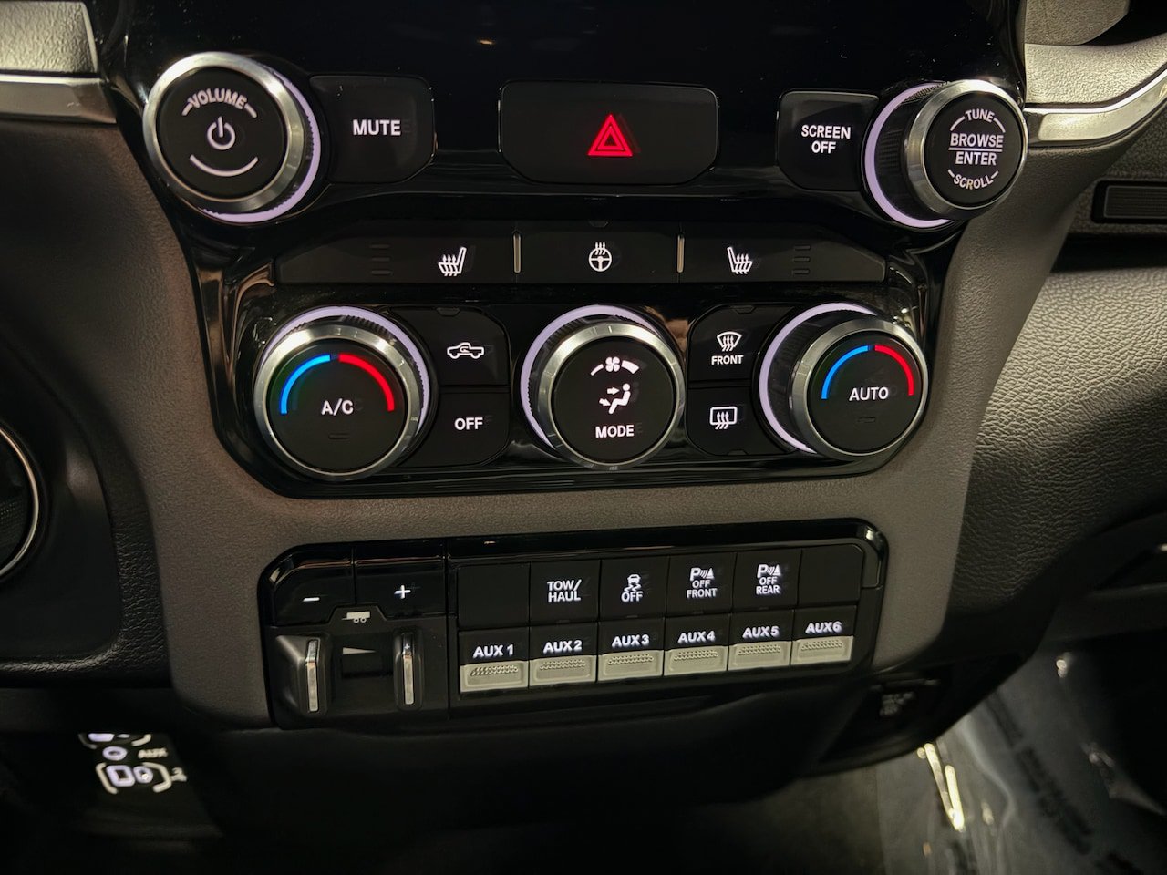 Used 2022 RAM 3500 Big Horn w/ Level C Equiment Group AWD/4WD image 16