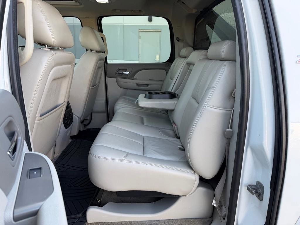 Used 2010 Chevrolet Avalanche LT w/ Suspension Package, Off-Road AWD/4WD image 30