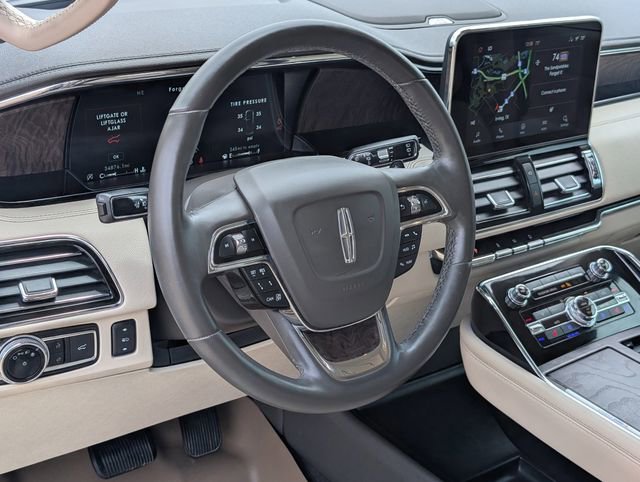 Used 2021 Lincoln Navigator Reserve w/ Luxury Package RWD image 13