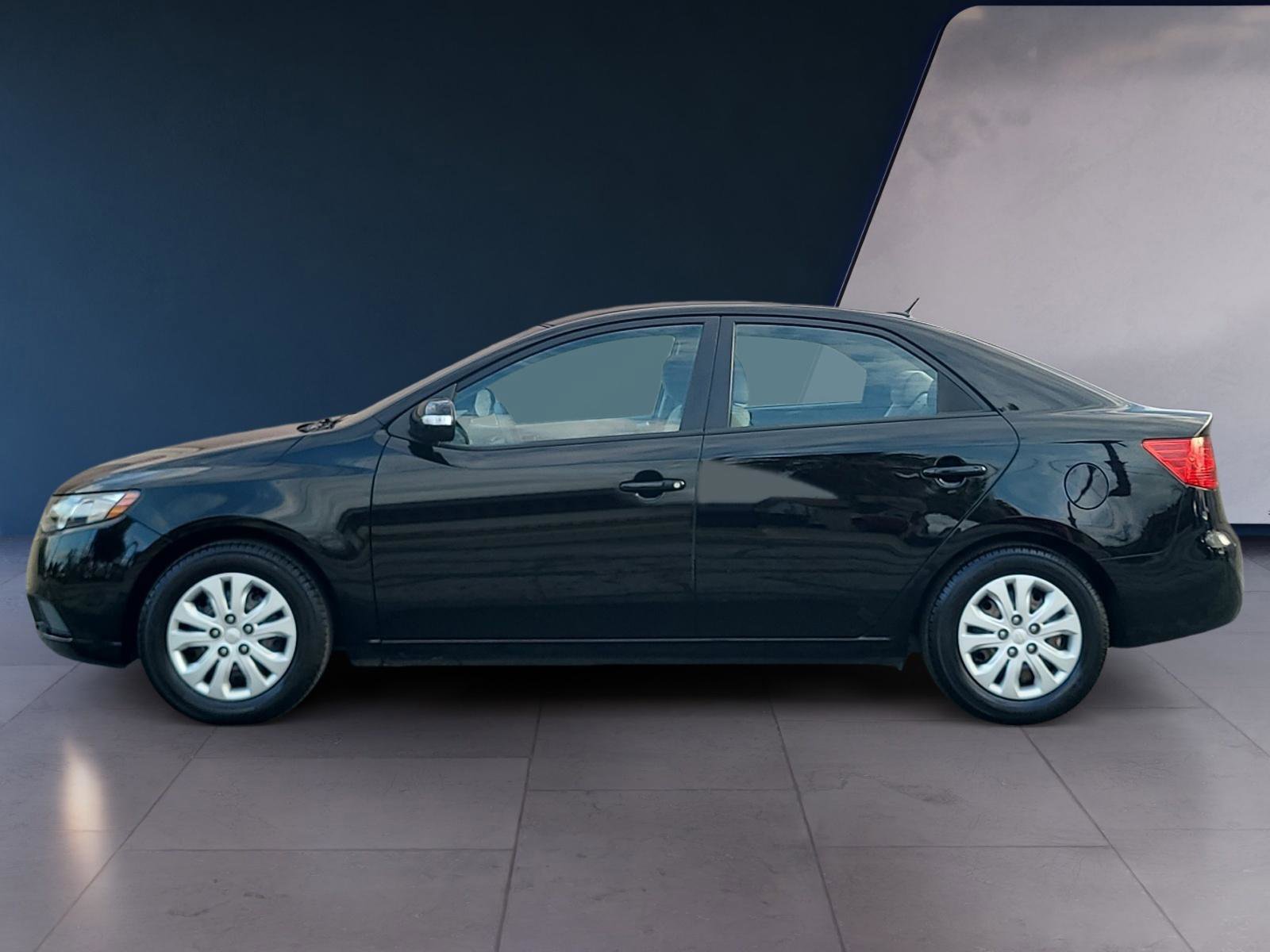 Used 2010 Kia Forte EX image 2
