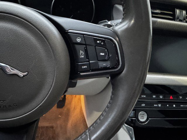 Used 2017 Jaguar XF RWD image 20