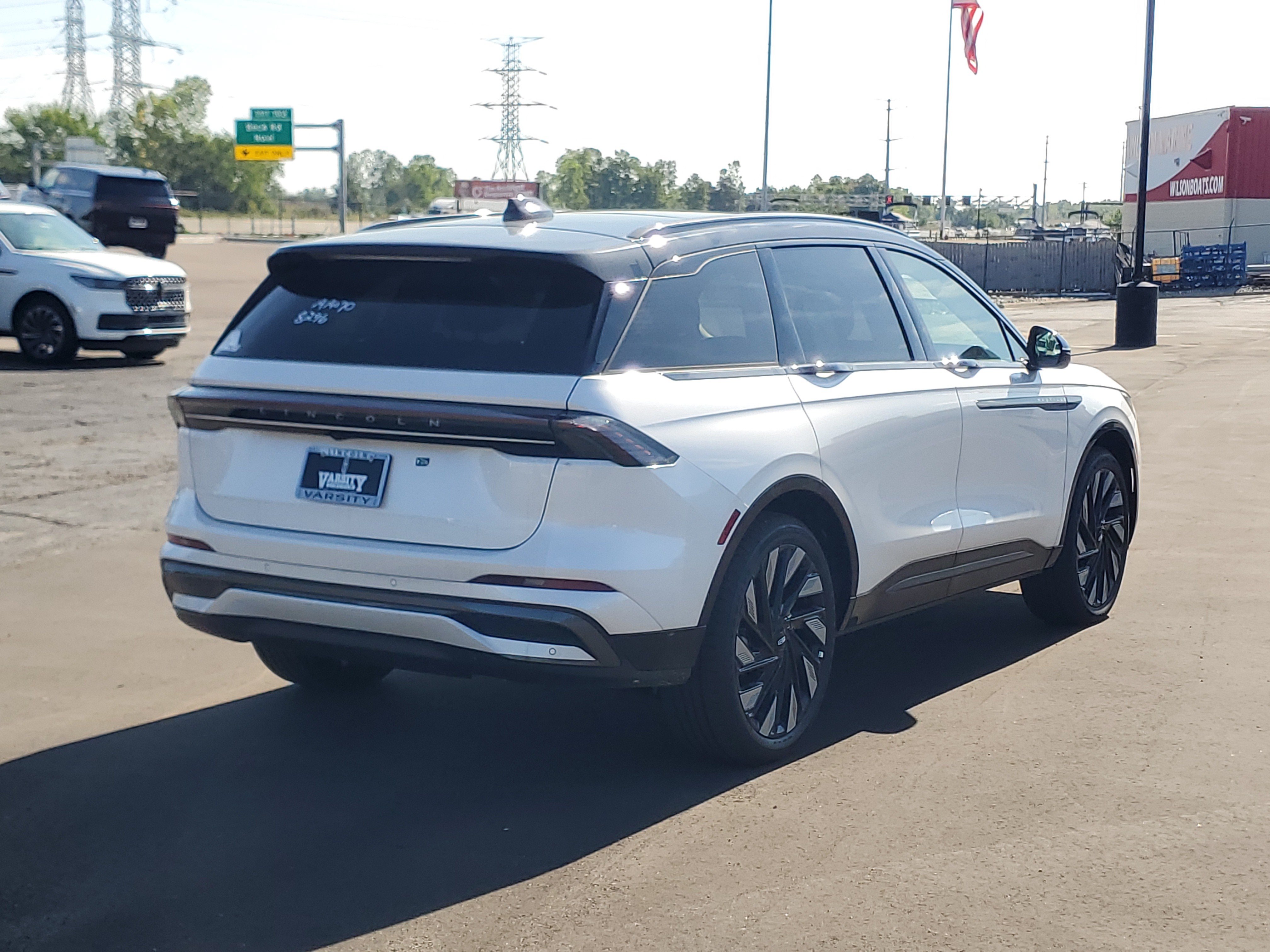 New 2026 Lincoln Nautilus Reserve w/ Jet Appearance Package AWD/4WD image 4