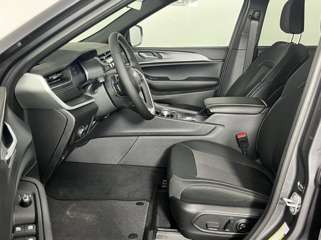 New 2025 Jeep Grand Cherokee Laredo w/ Luxury Tech Group I image 24