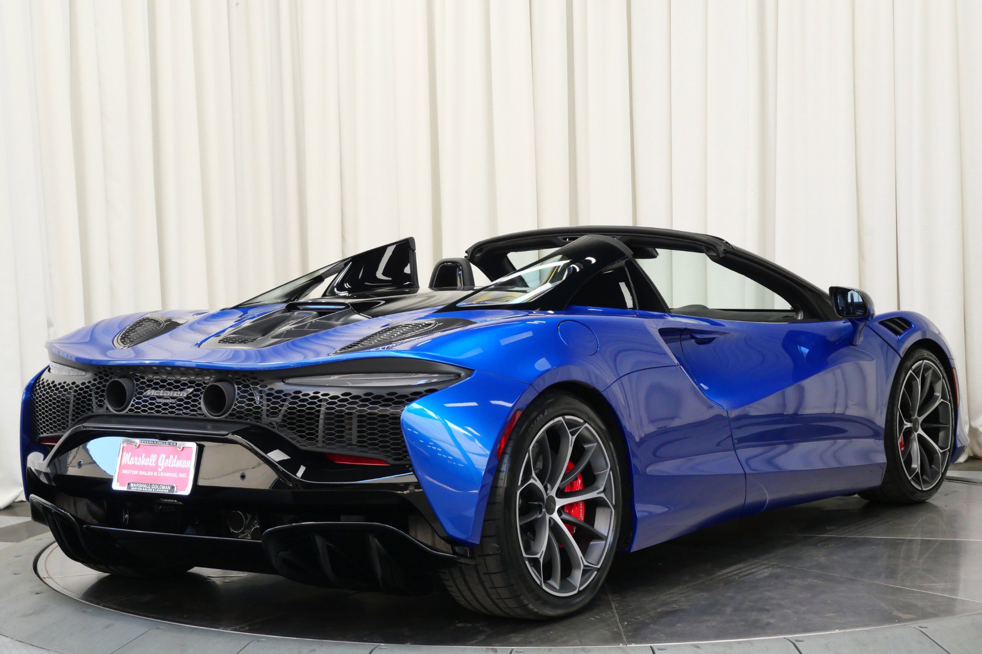 Used 2025 McLaren Artura Spider image 9