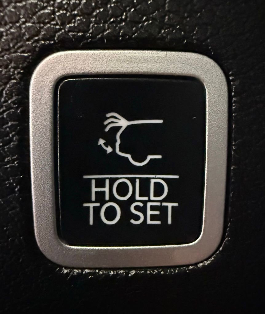 Used 2022 Jeep Wagoneer Series III w/ Premium Group I image 10