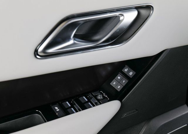 New 2026 Land Rover Range Rover Velar Dynamic SE image 24