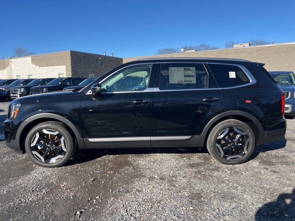 New 2025 Kia Telluride S image 2