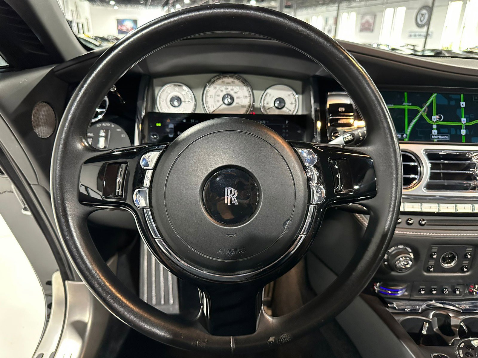Used 2019 Rolls-Royce Dawn image 27