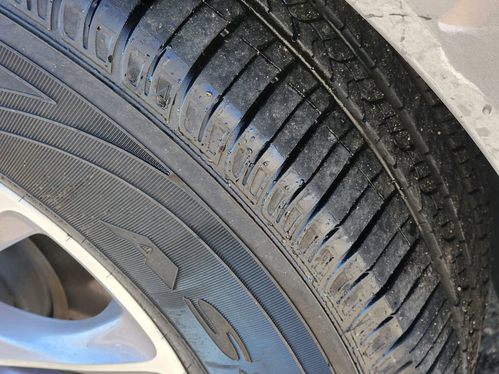 Used 2024 Buick Enclave Premium image 27