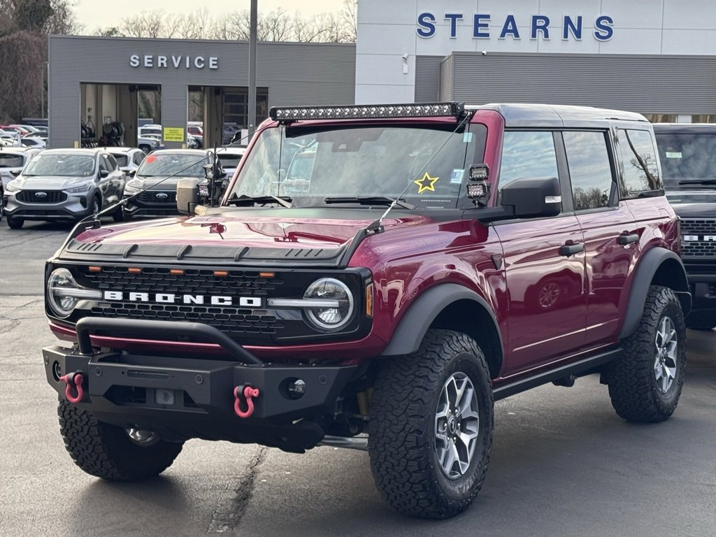 Used 2025 Ford Bronco Badlands image 2