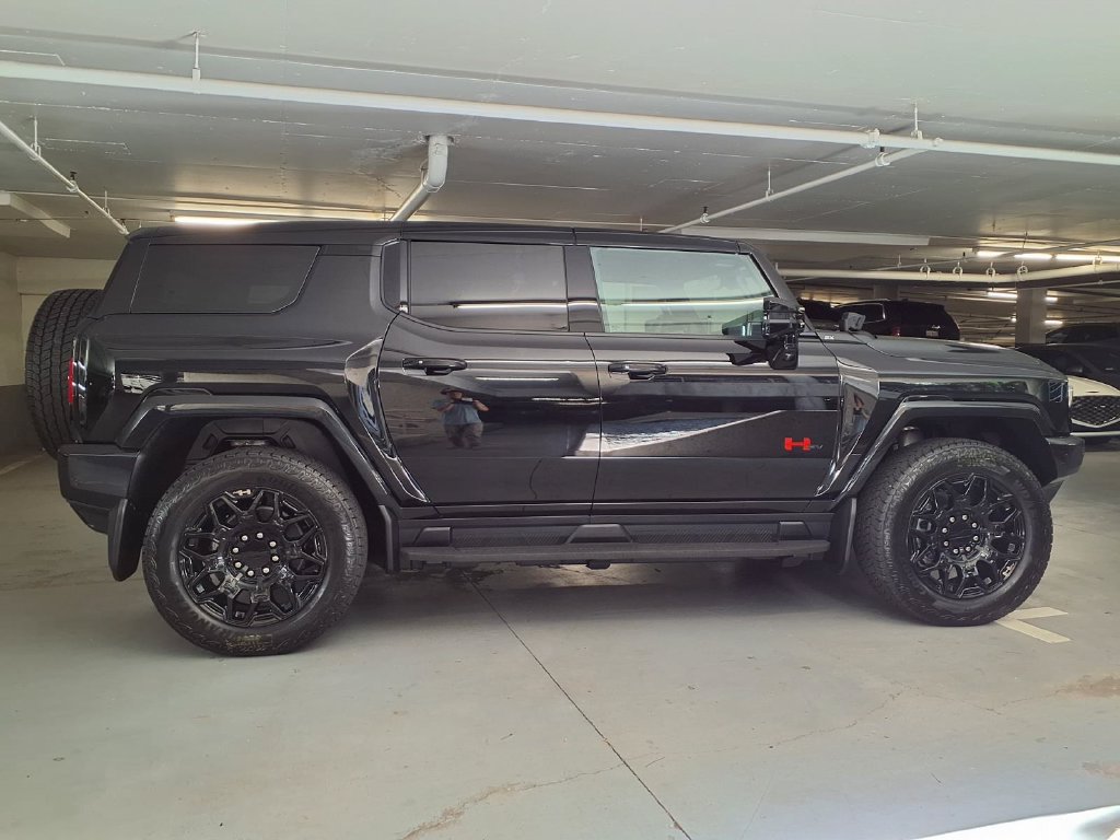 New 2026 GMC Hummer EV SUV w/ LPO, Illumination Package AWD/4WD image 4