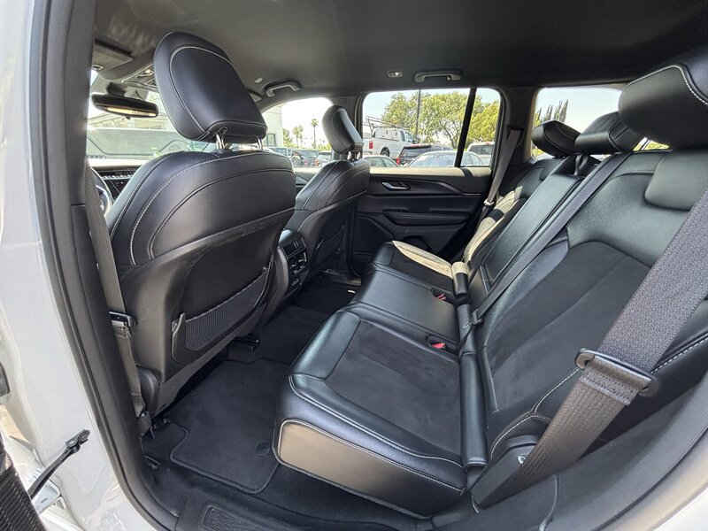 Used 2024 Jeep Grand Cherokee Altitude AWD/4WD image 16