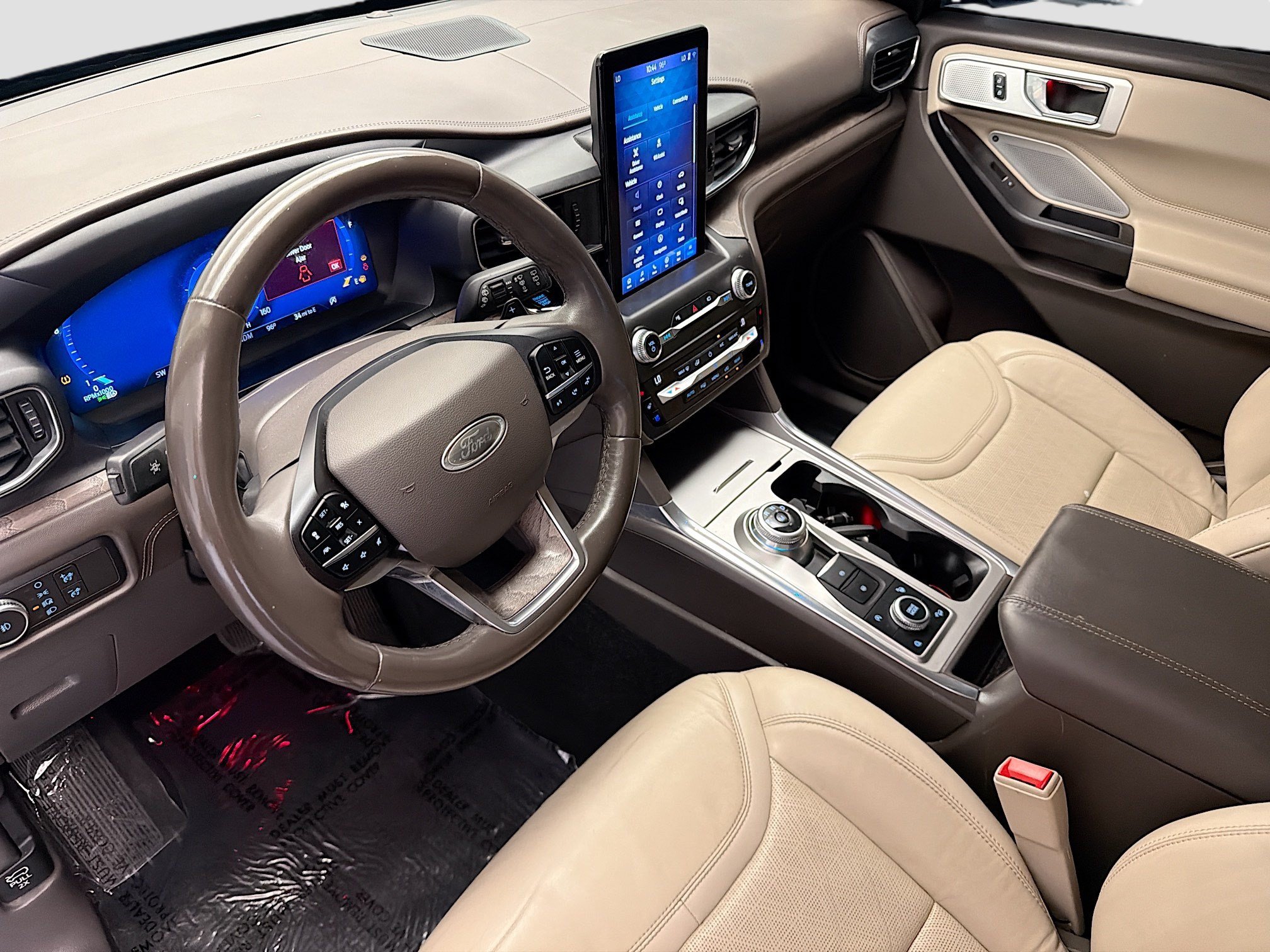 Used 2020 Ford Explorer Platinum w/ Premium Technology Package AWD/4WD image 7