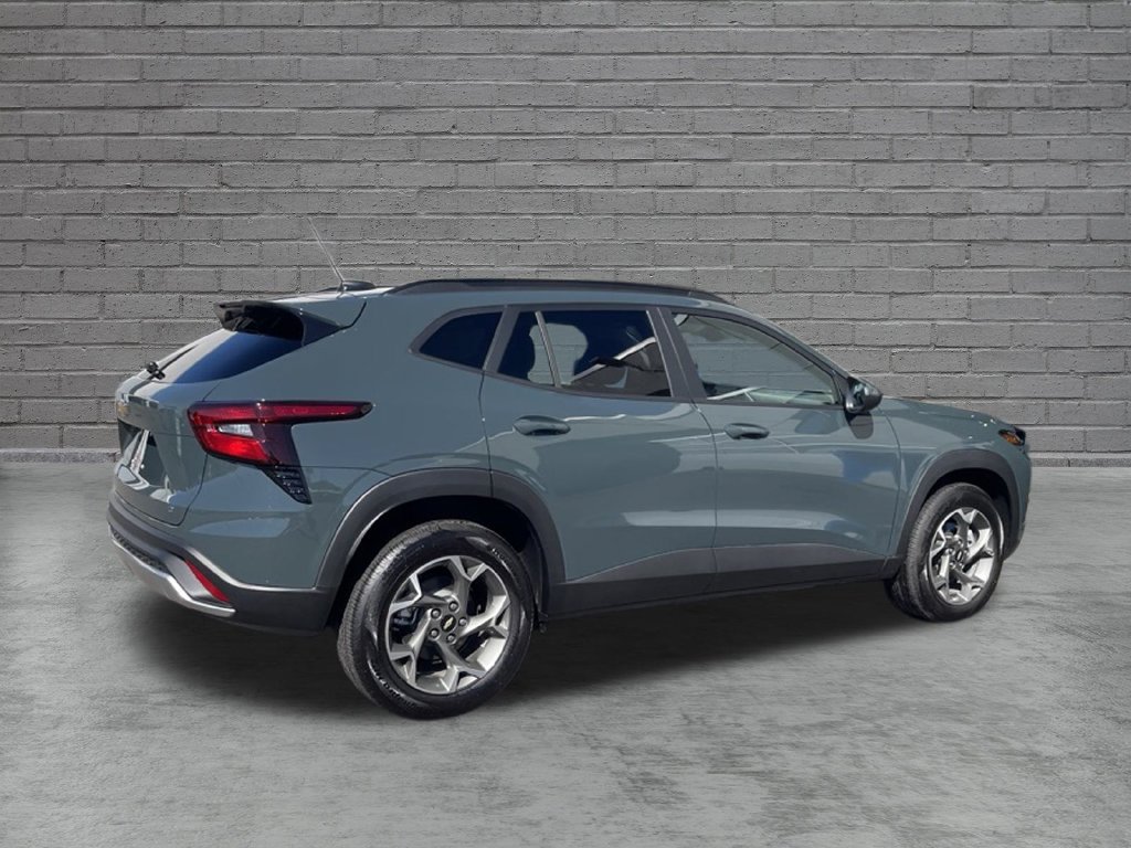 New 2026 Chevrolet Trax LT w/ Sunroof Package FWD image 9