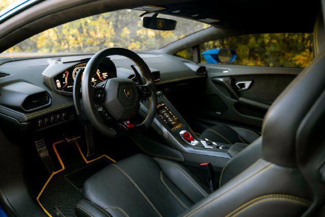 Used 2022 Lamborghini Huracan EVO RWD image 34