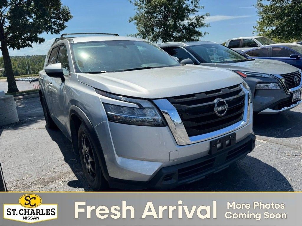 Used 2022 Nissan Pathfinder SV FWD image 1