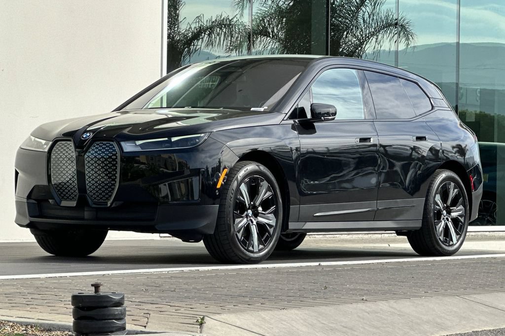 Used 2023 BMW iX xDrive50 AWD/4WD image 7