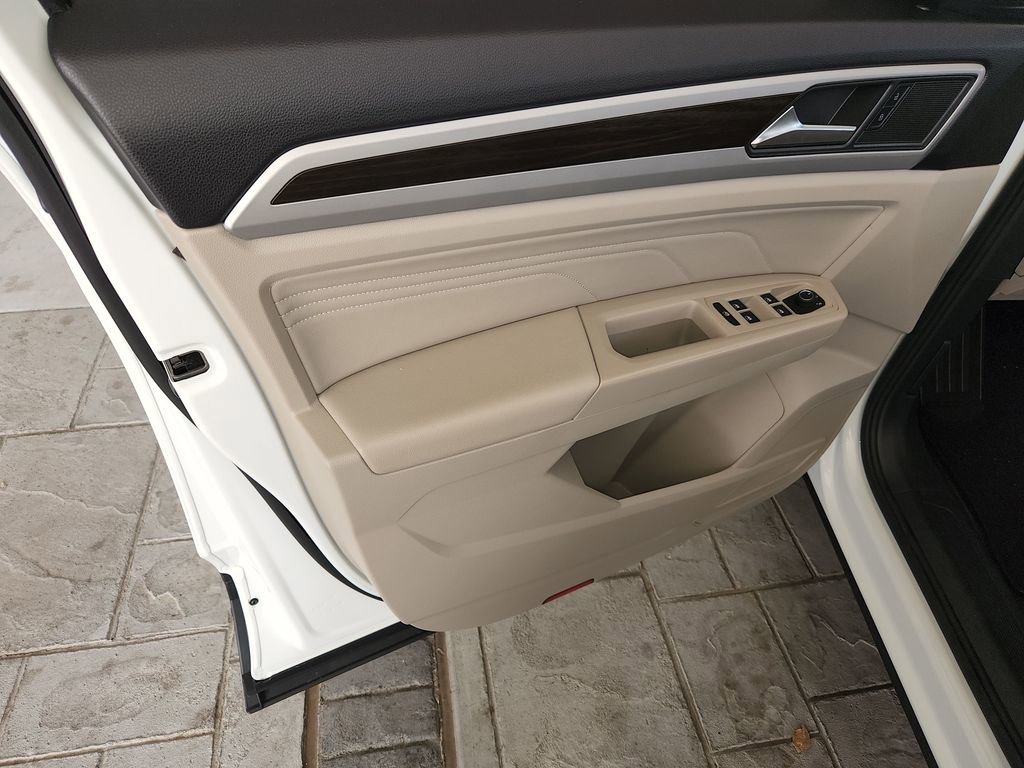 Used 2023 Volkswagen Atlas SE FWD image 28