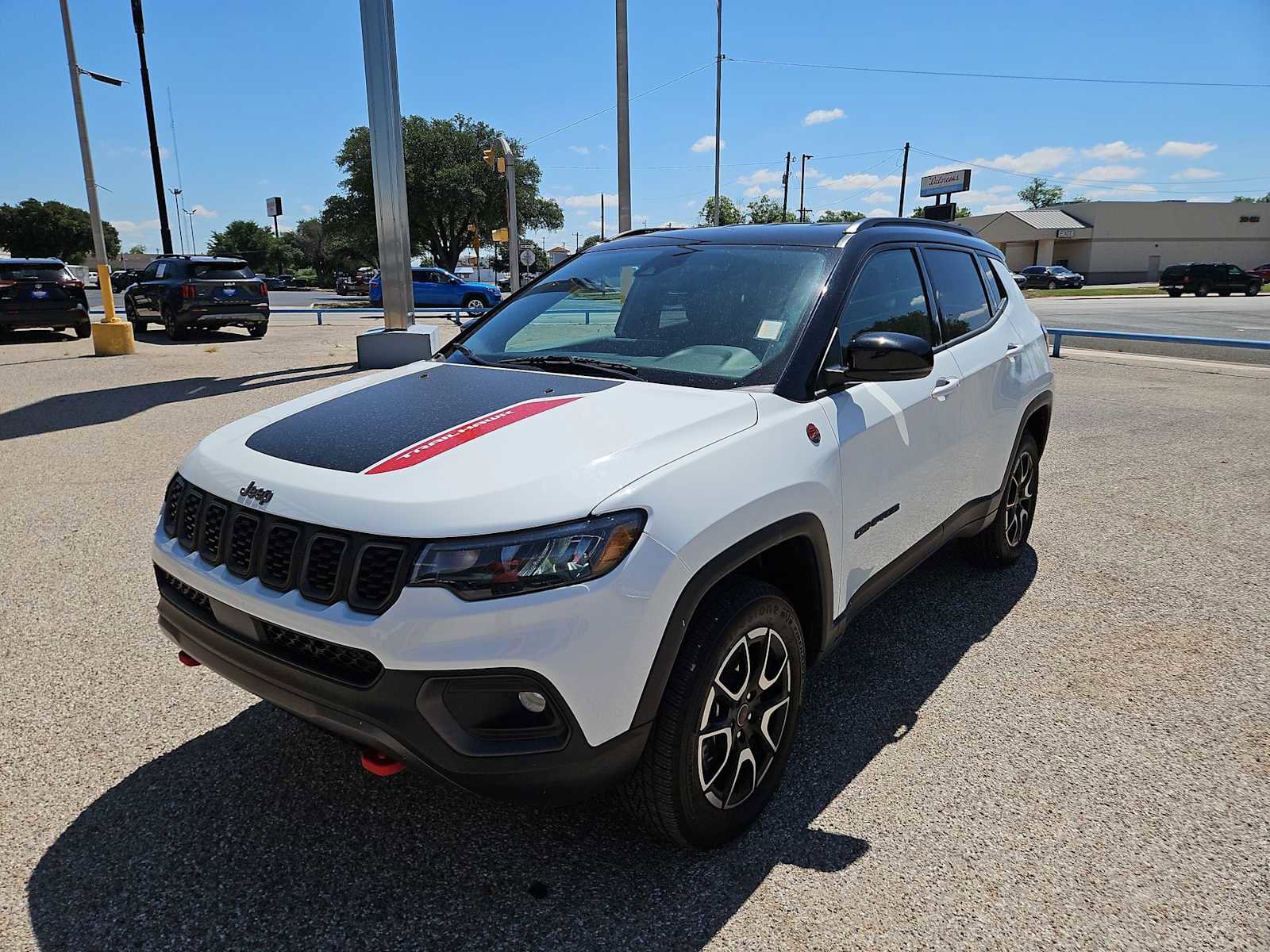 Used 2025 Jeep Compass Trailhawk AWD/4WD image 4