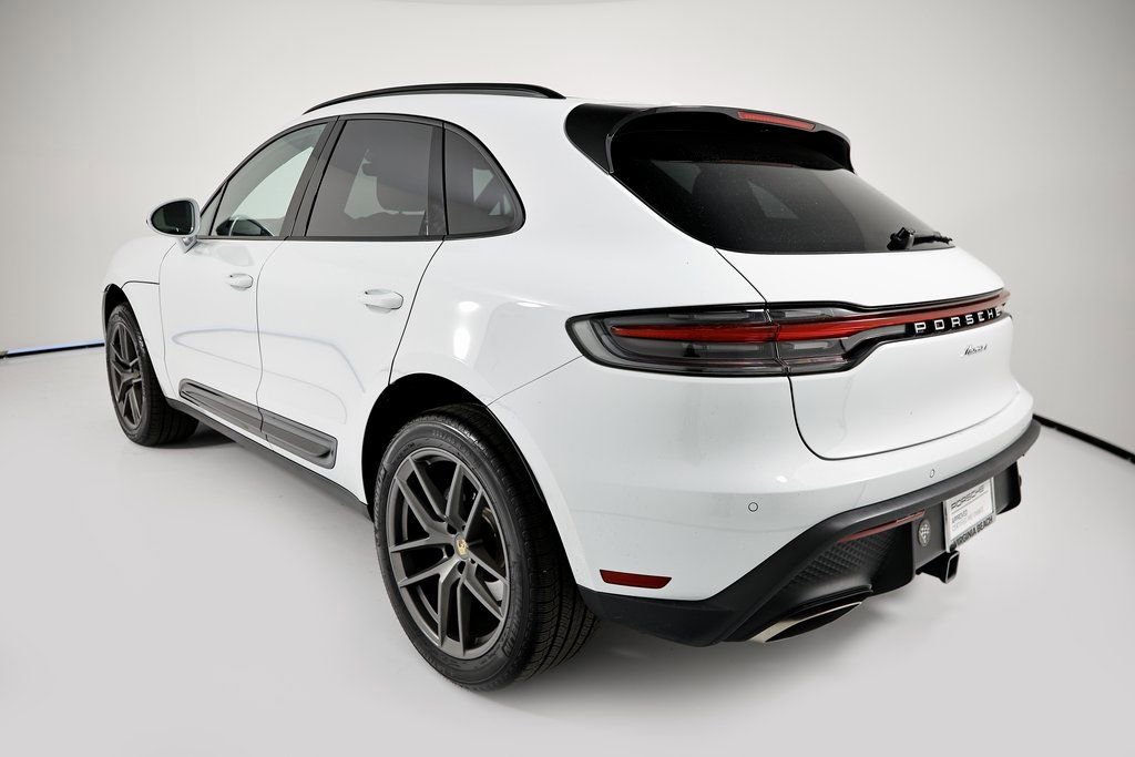 Certified 2025 Porsche Macan image 3