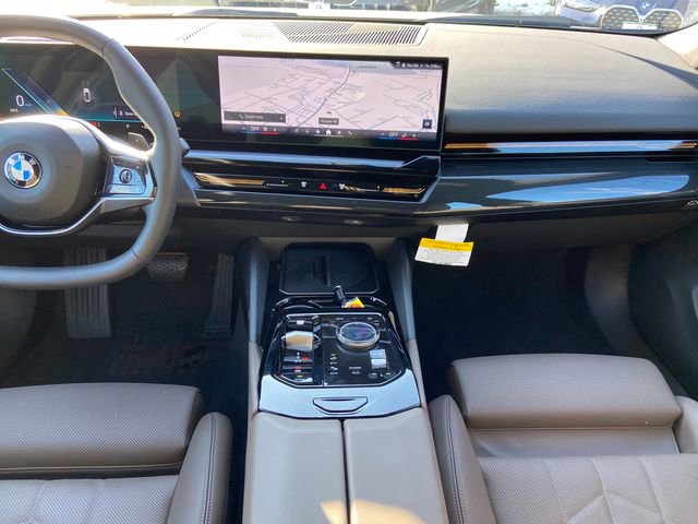 Used 2025 BMW 530i xDrive AWD/4WD image 13