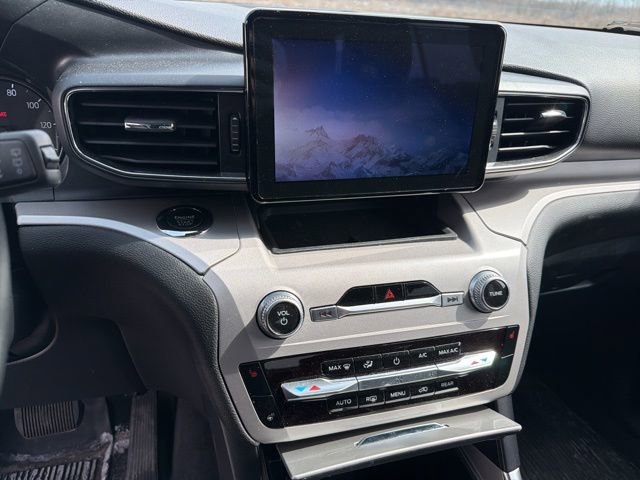 Used 2023 Ford Explorer XLT w/ Equipment Group 202A image 6