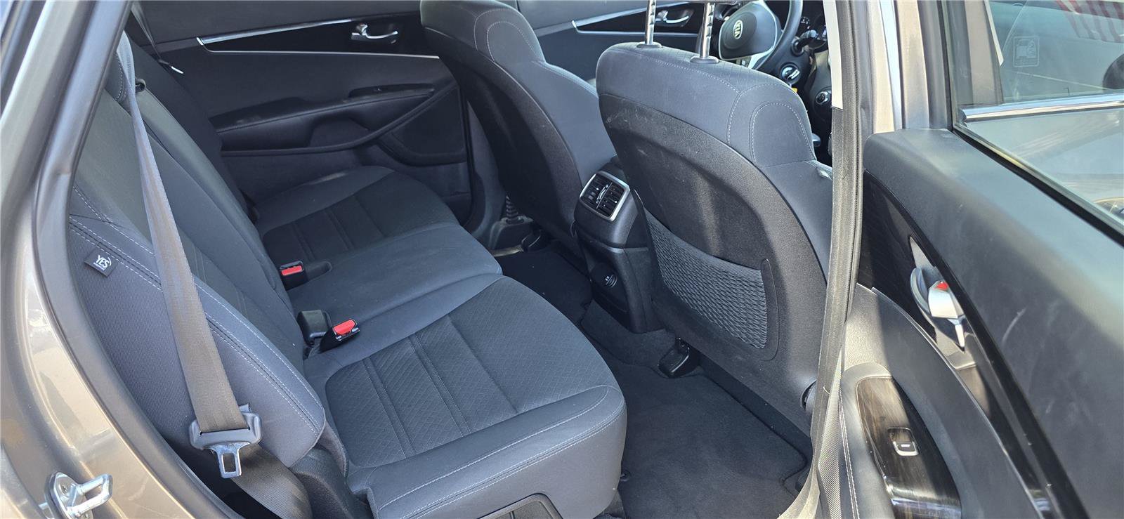Used 2019 Kia Sorento L FWD image 13
