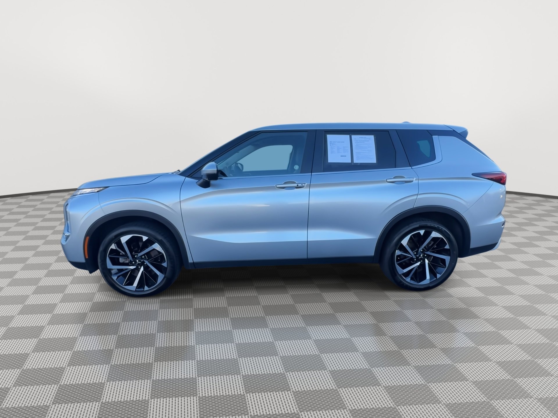 Used 2024 Mitsubishi Outlander SE image 5