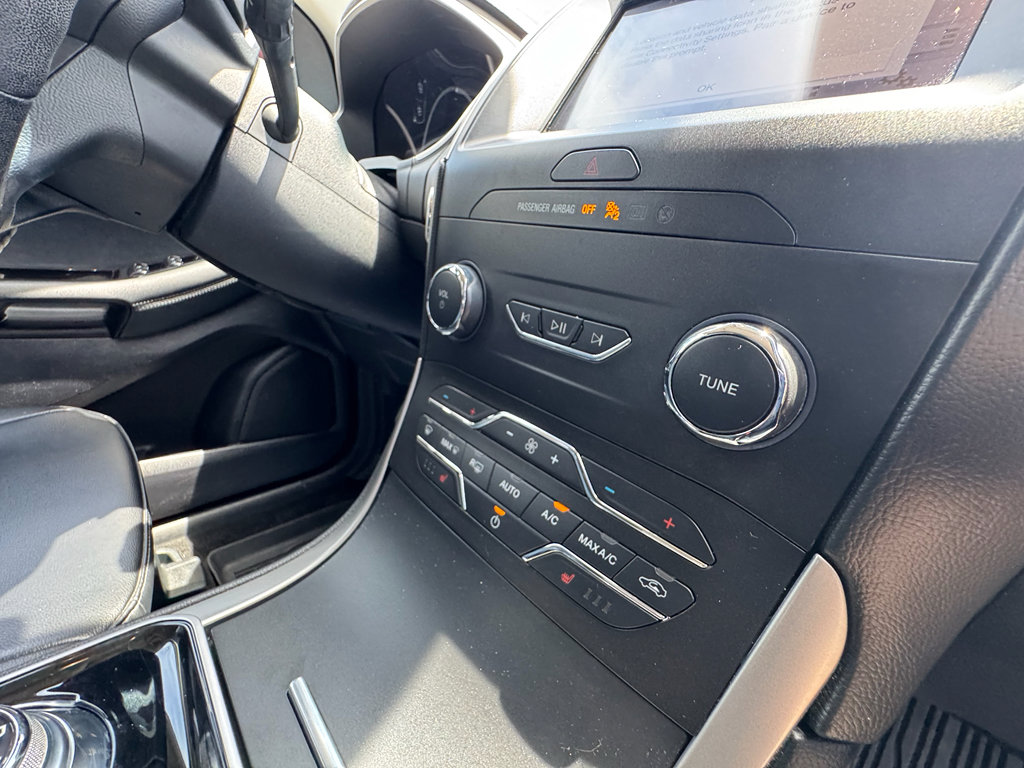 Used 2019 Ford Edge SEL w/ Equipment Group 201A AWD/4WD image 15