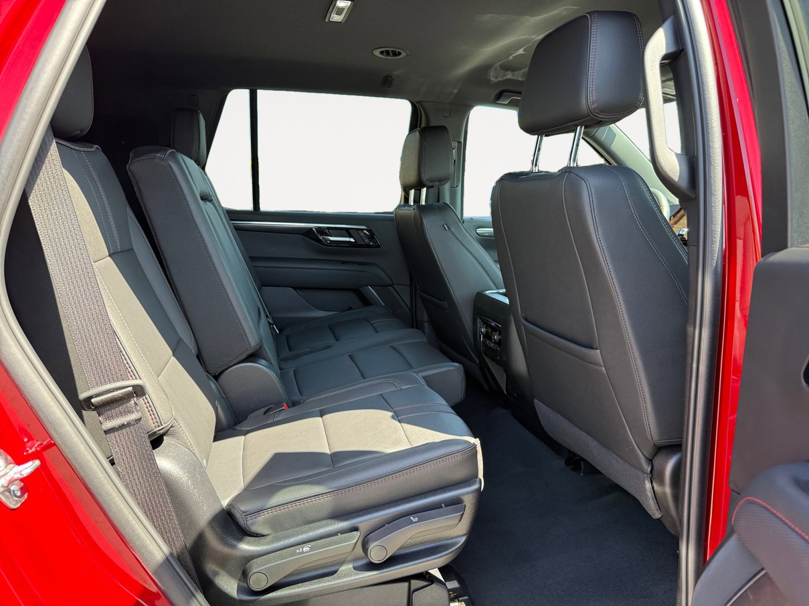Used 2025 Chevrolet Tahoe RST w/ Comfort Package AWD/4WD image 17