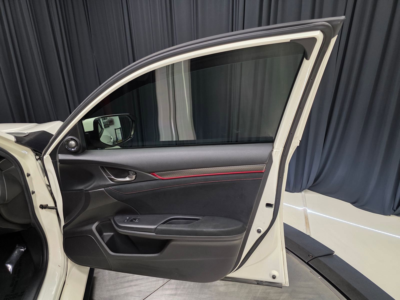 Used 2018 Honda Civic Type R image 32