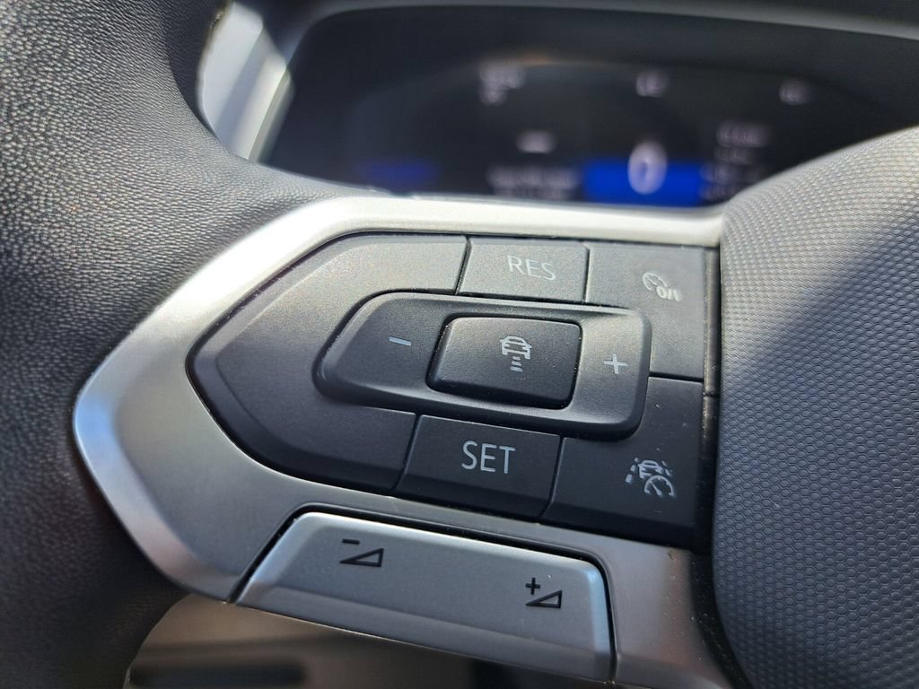 Used 2024 Volkswagen Tiguan SE w/ Panoramic Sunroof Package FWD image 15