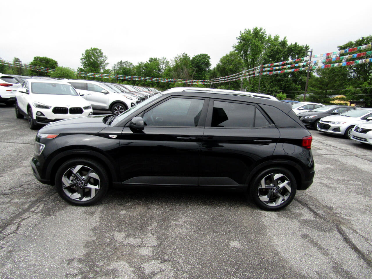 Used 2022 Hyundai Venue SEL image 4