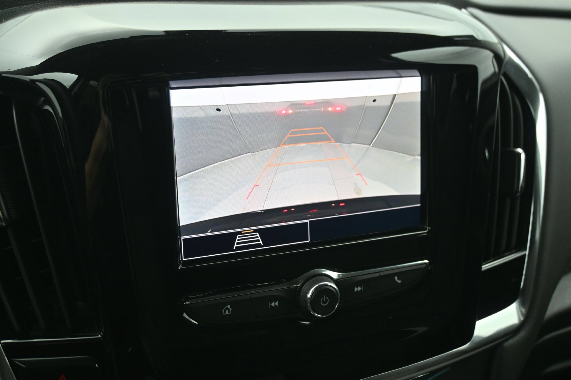 Used 2021 Chevrolet Traverse LS AWD/4WD image 23