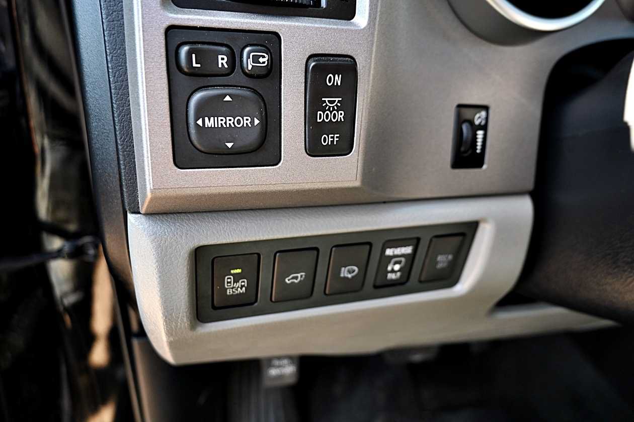 Used 2013 Toyota Sequoia Platinum AWD/4WD image 28