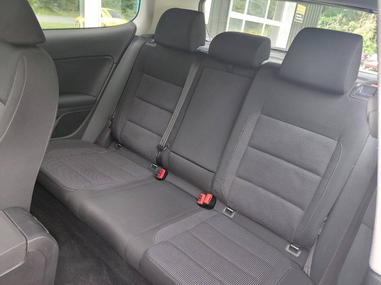 Used 2013 Volkswagen Golf 2-Door FWD image 9