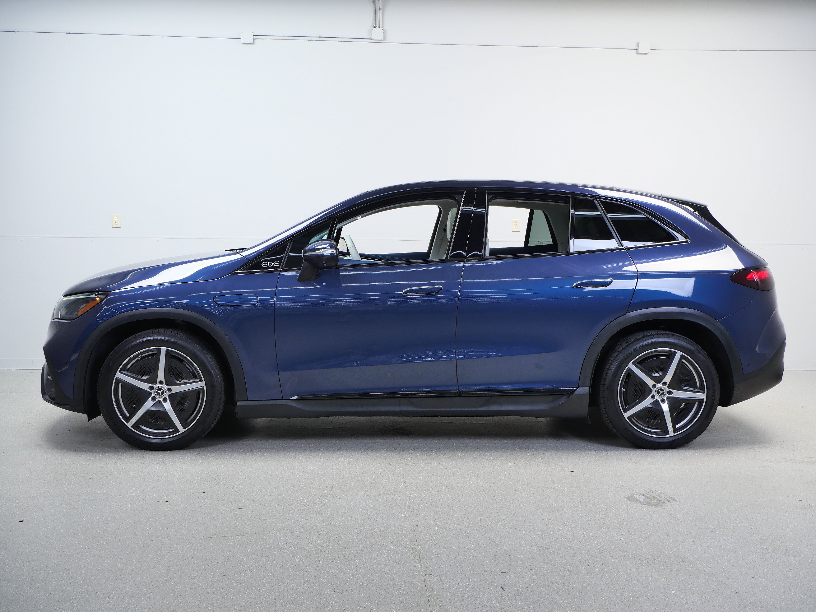 Certified 2023 Mercedes-Benz EQE 500 4MATIC SUV image 11