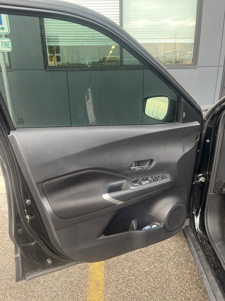 Used 2023 Nissan Kicks SV w/ Interior Electronics Package image 5