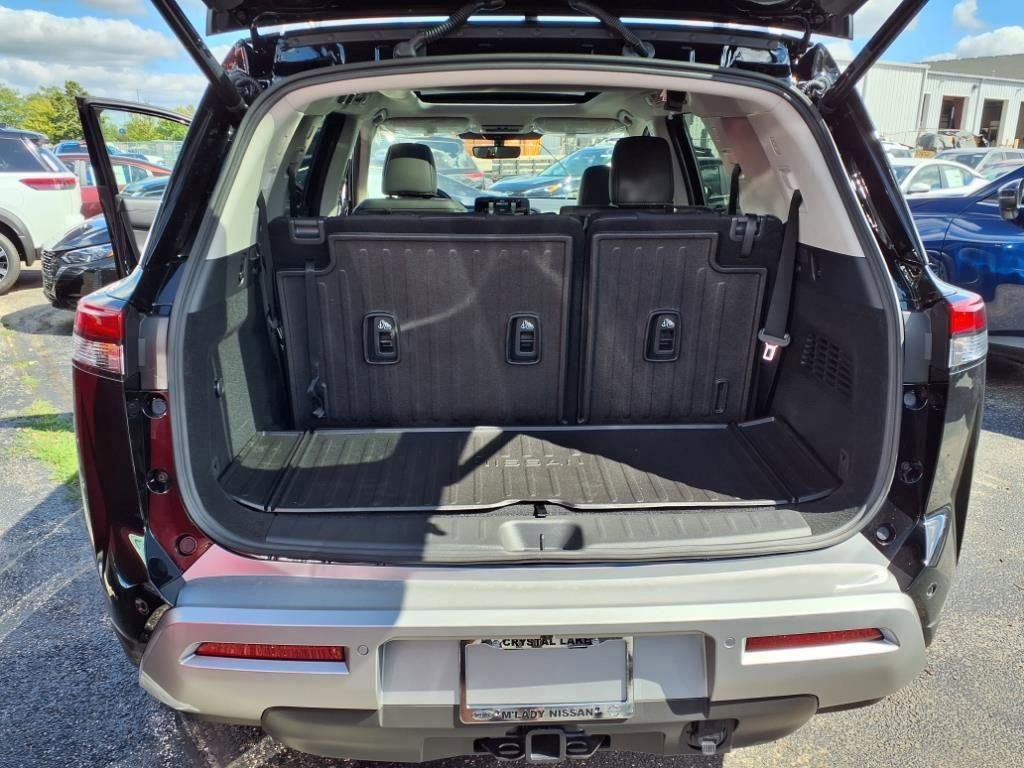 New 2025 Nissan Pathfinder Platinum w/ Black Appearance Package image 36