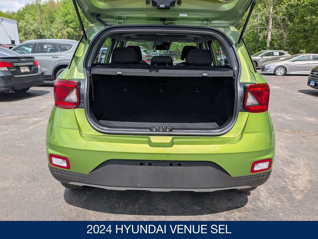 Certified 2024 Hyundai Venue SEL FWD image 30