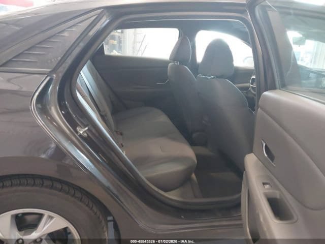 Used 2021 Hyundai Elantra SE FWD image 7