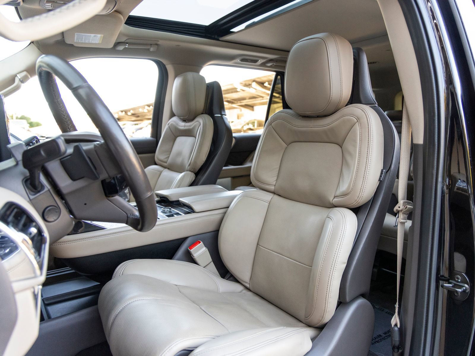 Used 2023 Lincoln Navigator Reserve image 5