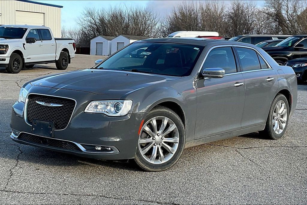 Used 2019 Chrysler 300 Limited w/ Safetytec Plus Group image 2