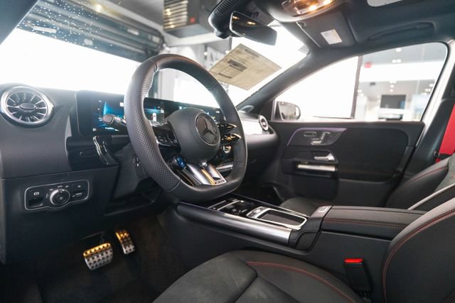 New 2026 Mercedes-Benz GLA 35 AMG 4MATIC image 4