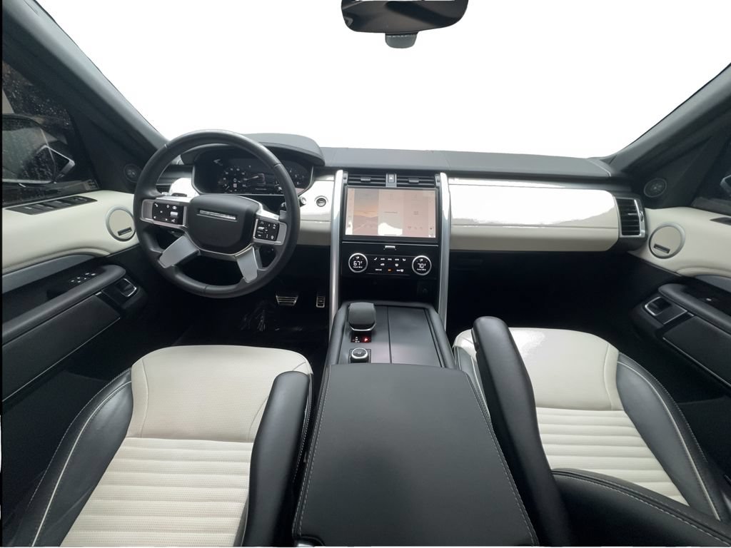 Used 2024 Land Rover Discovery Dynamic SE AWD/4WD image 40