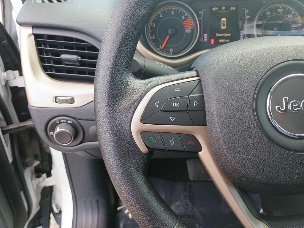 Used 2016 Jeep Cherokee Sport image 25