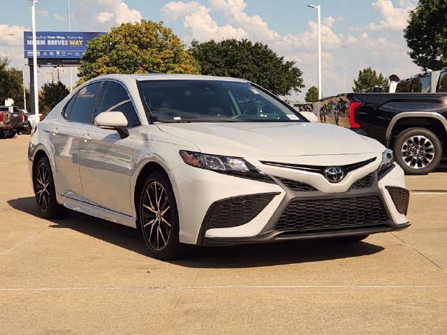 Used 2024 Toyota Camry SE FWD image 2